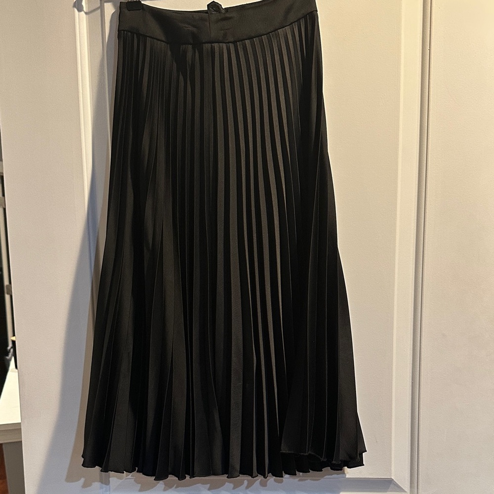 H&M Black A-Line Pleated Skirt